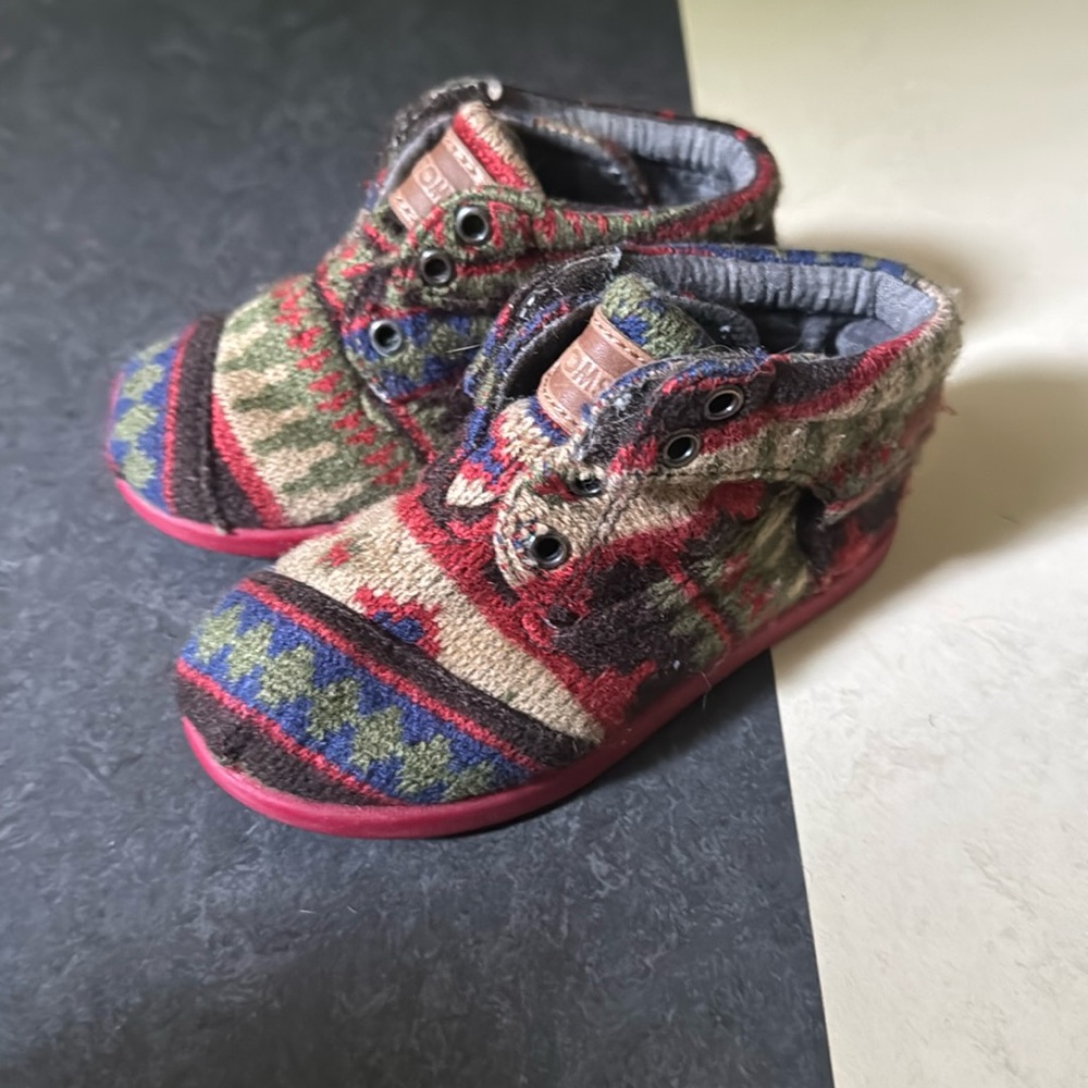 Toms, sweater high top, toddler 7, Velcro closure